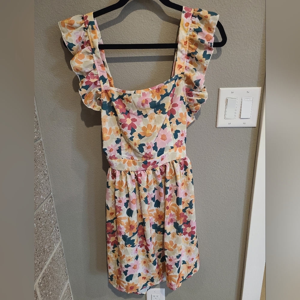 Ruffle Trim Tie Backless Allover Floral Dress, M